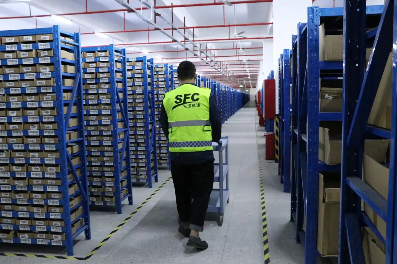 SFC staff managing ecommerce inventory in a China fulfillment center